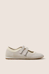Swan Sneakerina